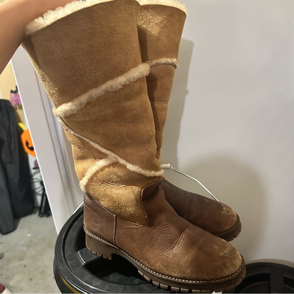 Unbranded shearling and leather boot with great tread size 8